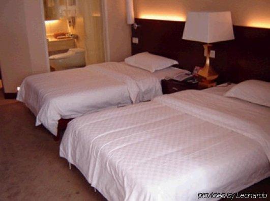 Bluesky Hotel Guangzhou Rum bild