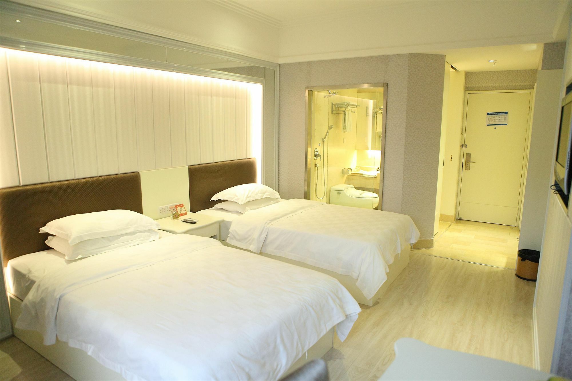 Bluesky Hotel Guangzhou Exteriör bild