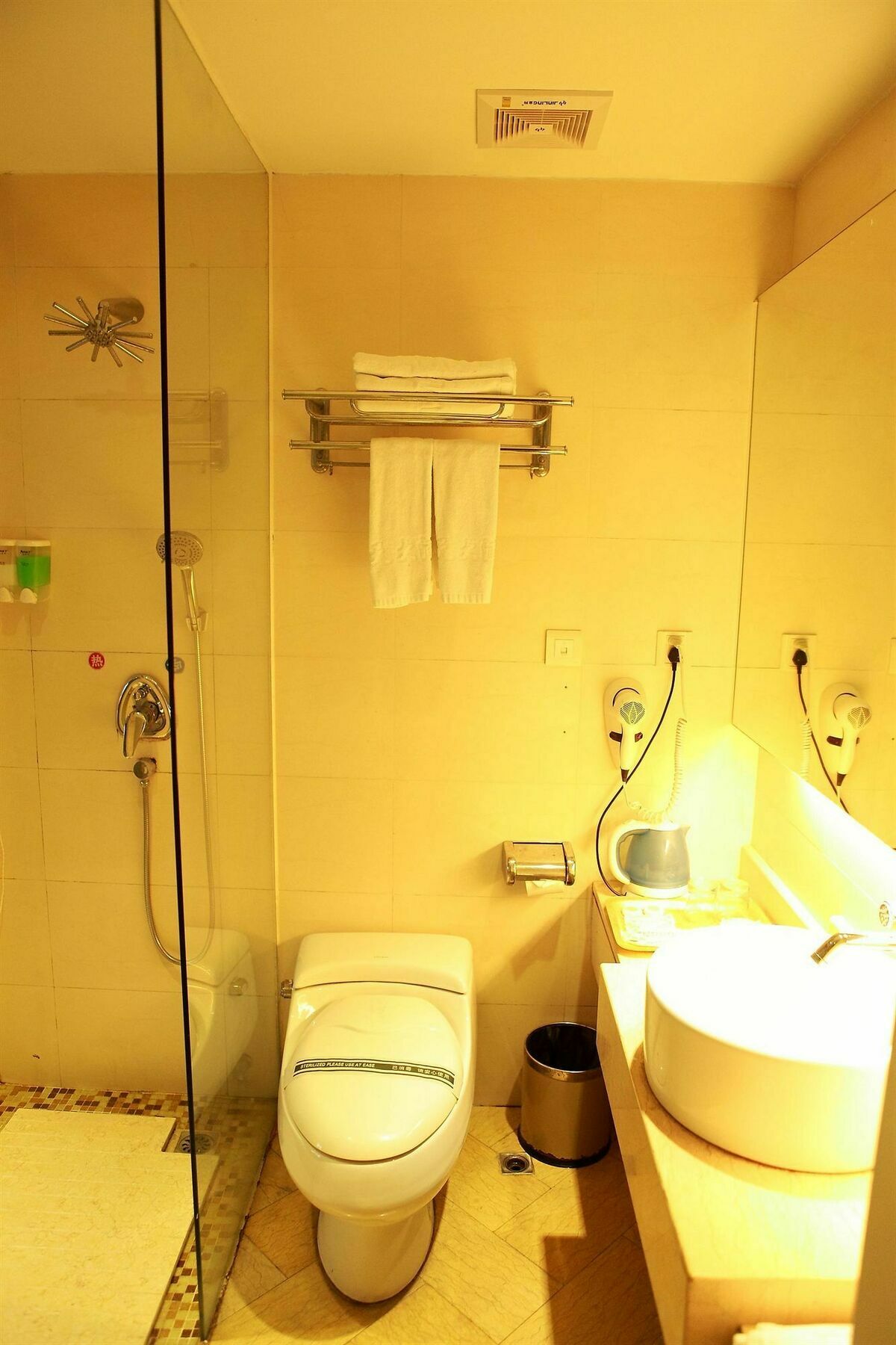 Bluesky Hotel Guangzhou Exteriör bild