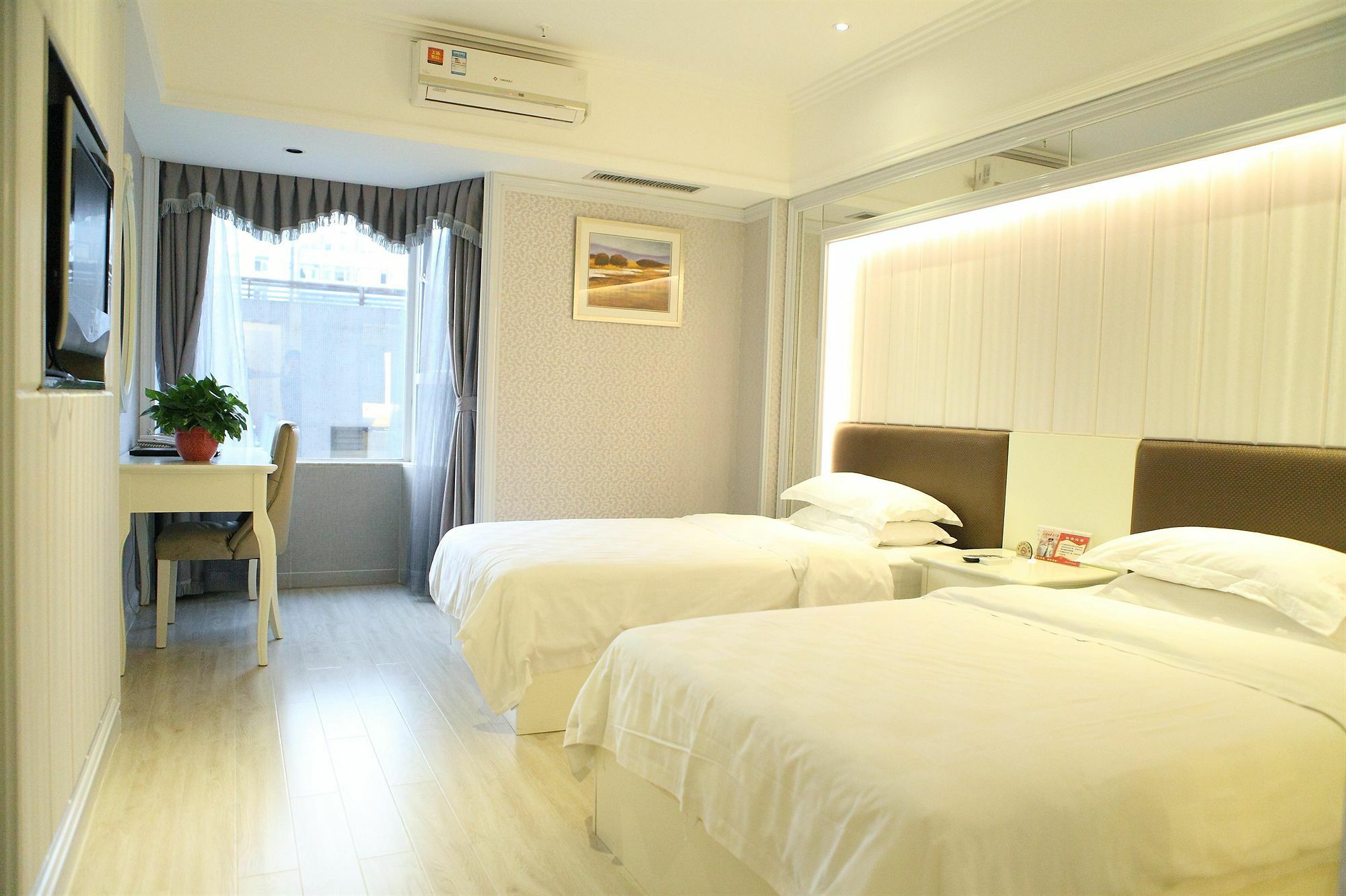 Bluesky Hotel Guangzhou Exteriör bild