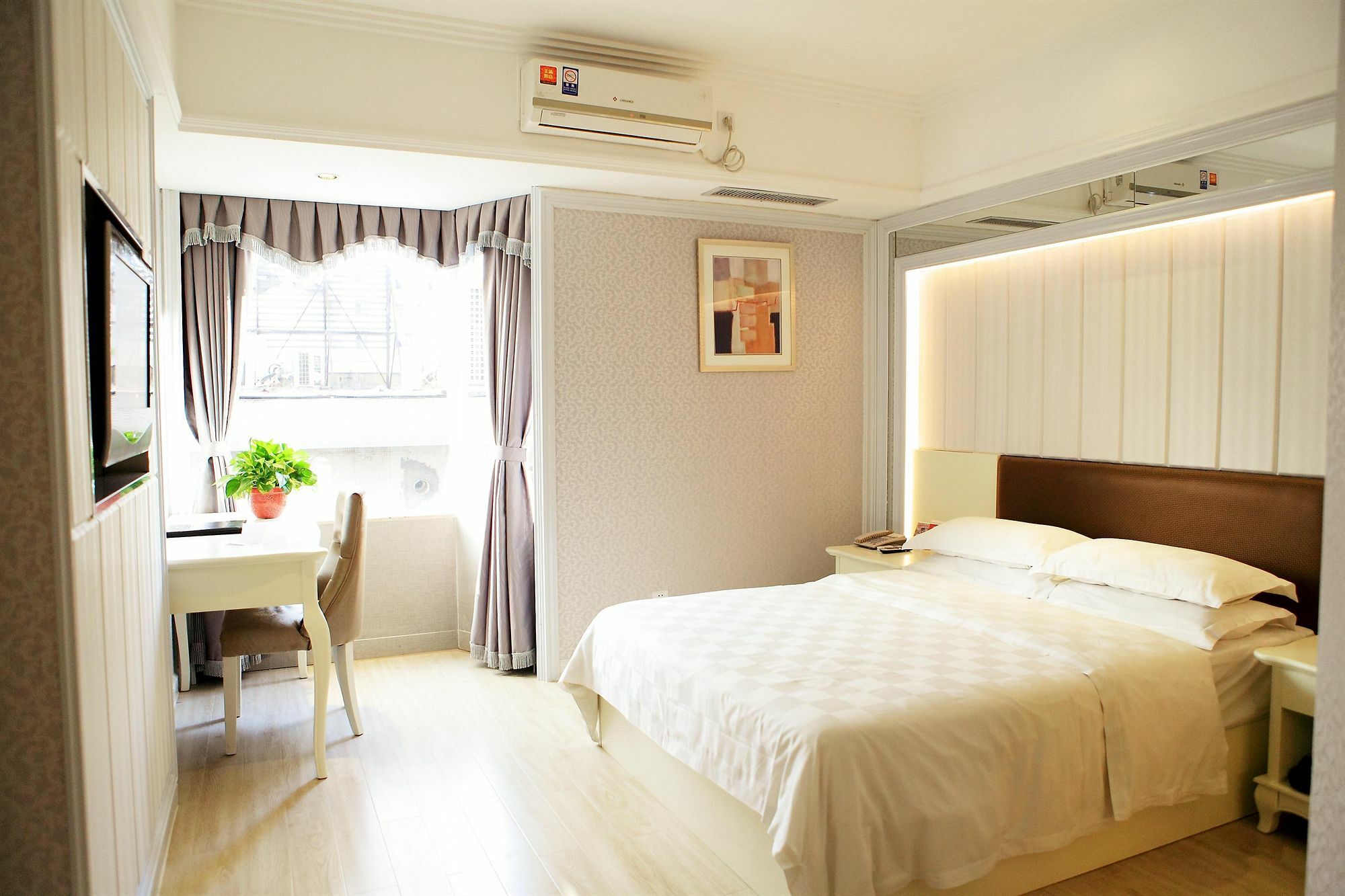 Bluesky Hotel Guangzhou Exteriör bild