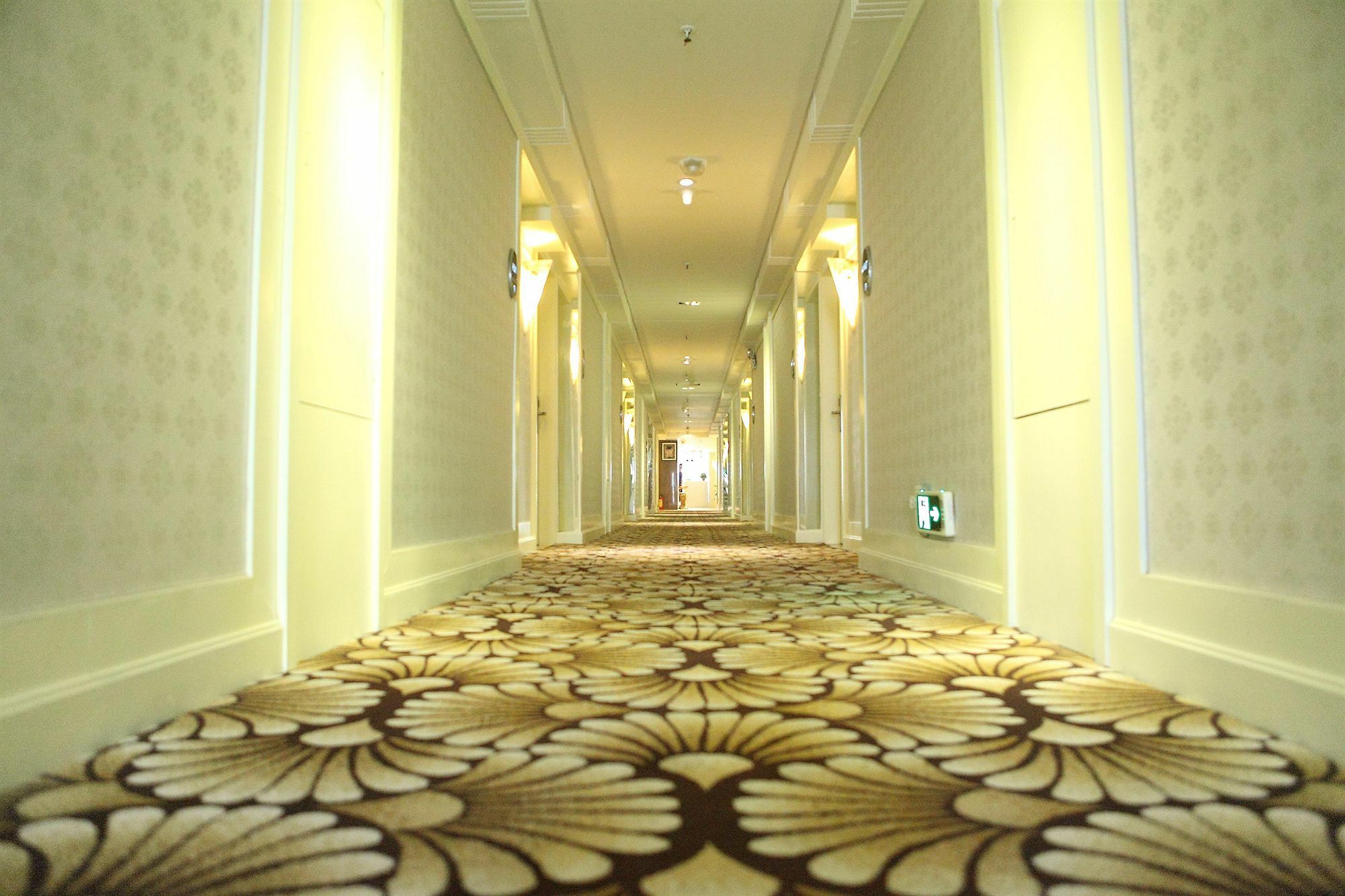 Bluesky Hotel Guangzhou Exteriör bild