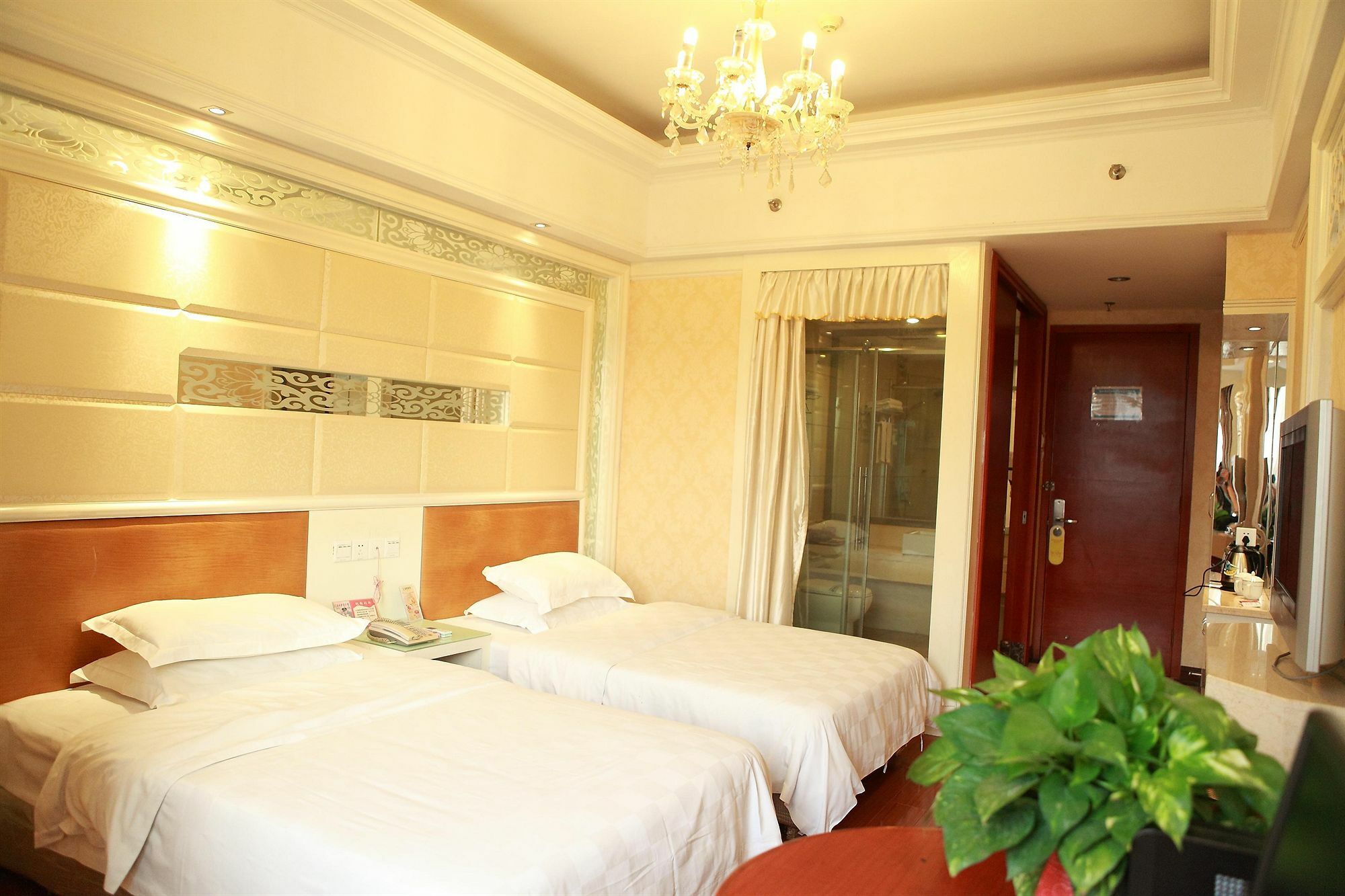 Bluesky Hotel Guangzhou Exteriör bild