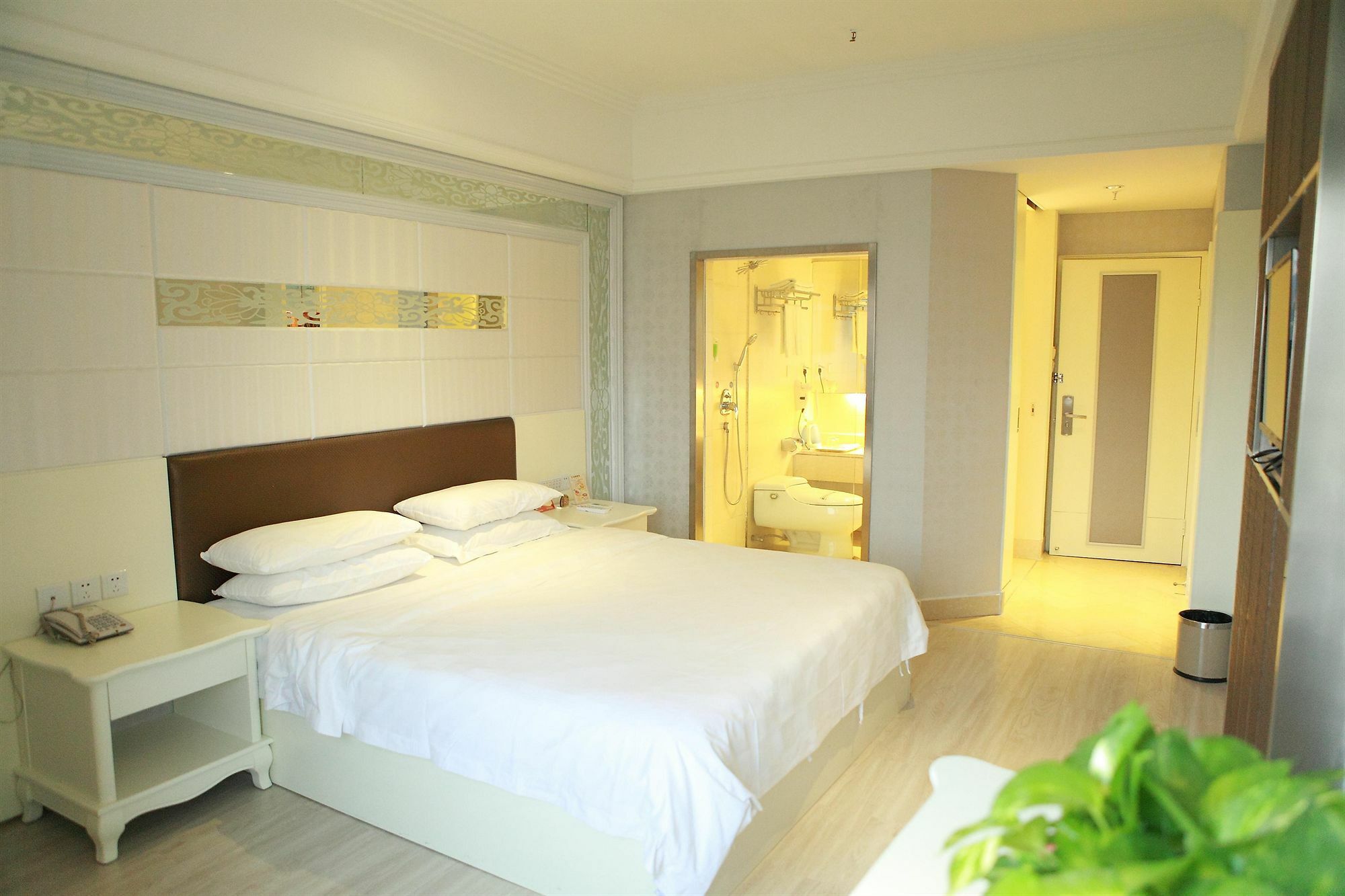 Bluesky Hotel Guangzhou Exteriör bild